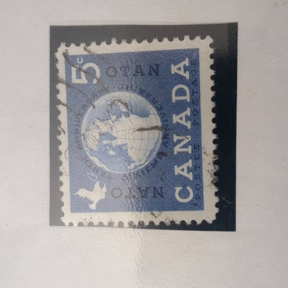 Endangered Birds Stamp Collection Sheet - Picture 4 of 8